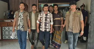 ঝিনাইদহে অনলাইন জুয়া পরিচালনার অভিযোগে বাবা-ছেলে গ্রেপ্তার